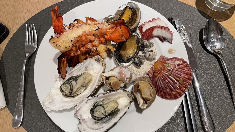 10만원에 랍스터 무제한 실화임?_17.jpg