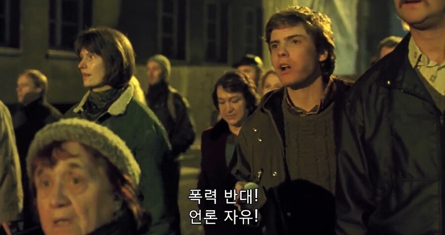 헬무트 제모가 엄마한테 구라까는데 박평식 8점인 영화_6.jpg