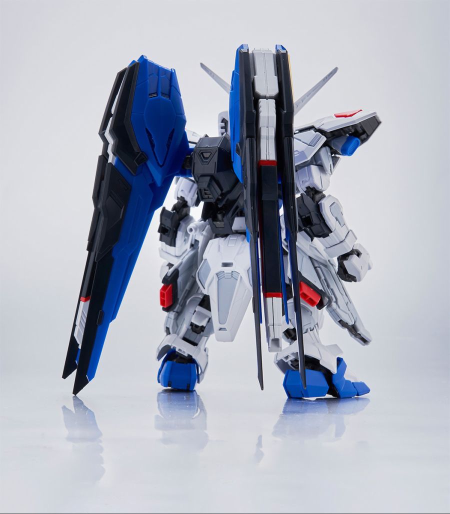 MGSD 프리덤 건담 샘플 소개_3.jpg