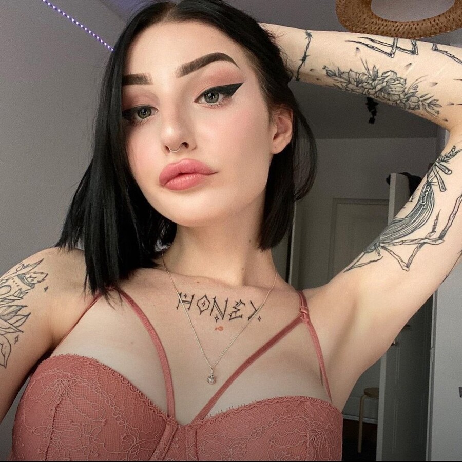 이쁘다고 화제였던 러시아 인플루언서 근황 | 유머 게시판 | RULIWEB