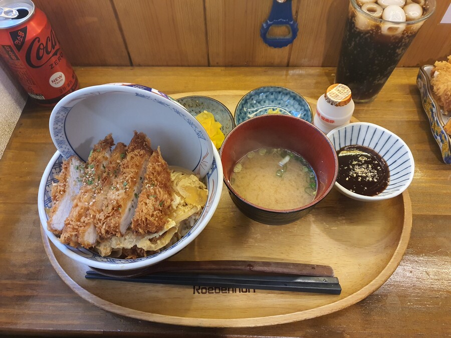 연남동에서 일식 덮밥 먹었습니다._2.jpg