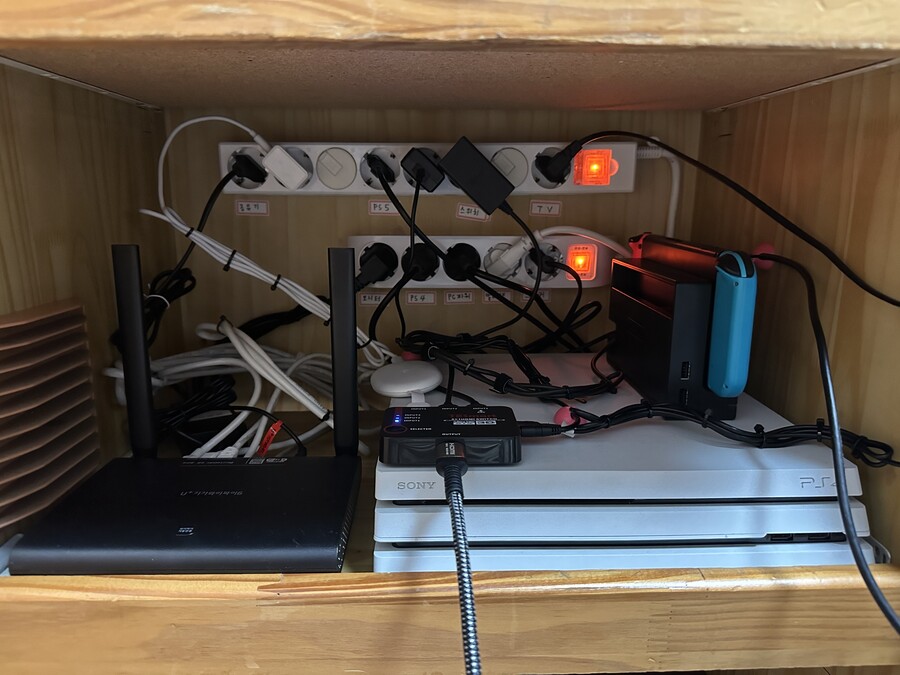 (선정리) 책상 아래 정리 다했다_1.jpeg