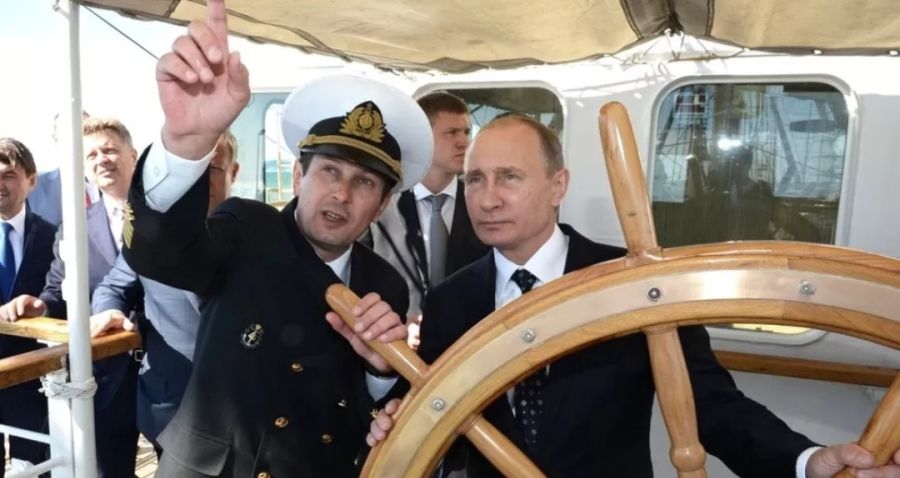 "푸틴 선장님, 저거 빙산인데요"_1.jpg