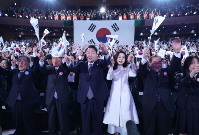 아무리 봐도 덴노 헤이카 반자이 같은데_1.jpeg