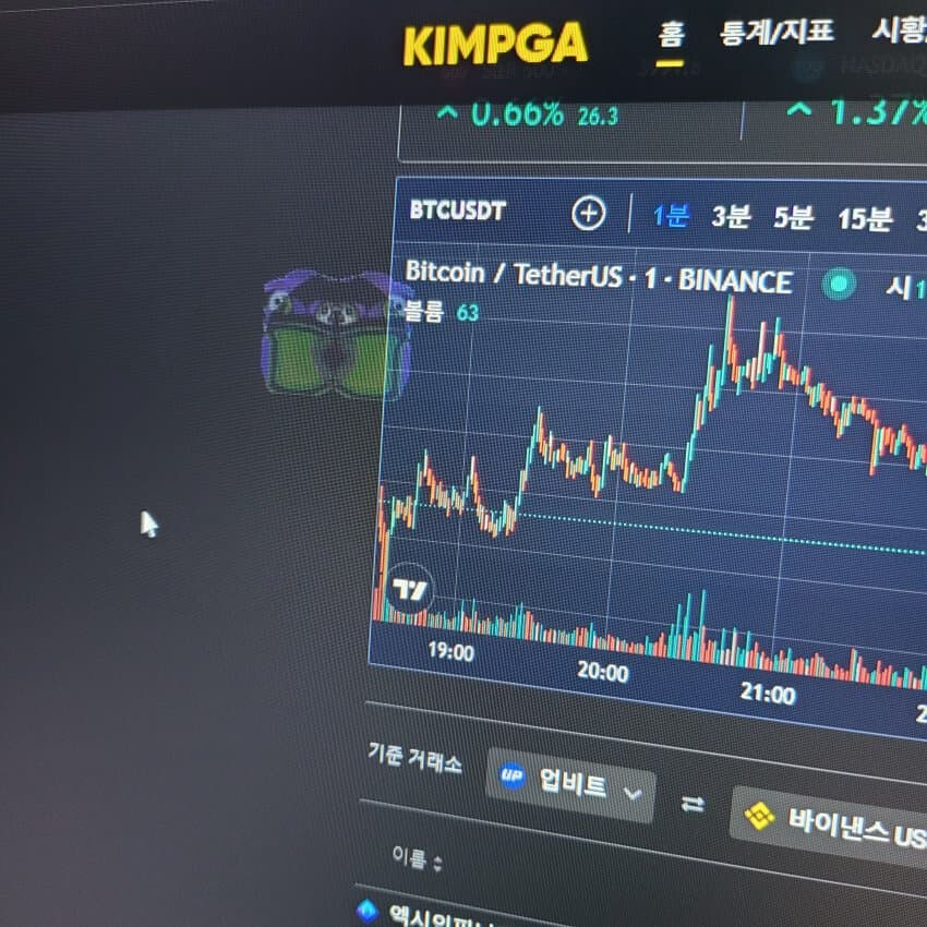 페페 들린 모니터.webp_2.png