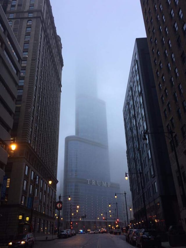 (대충 아동애니에 등장하는 악당본부 건물)_3.jpg