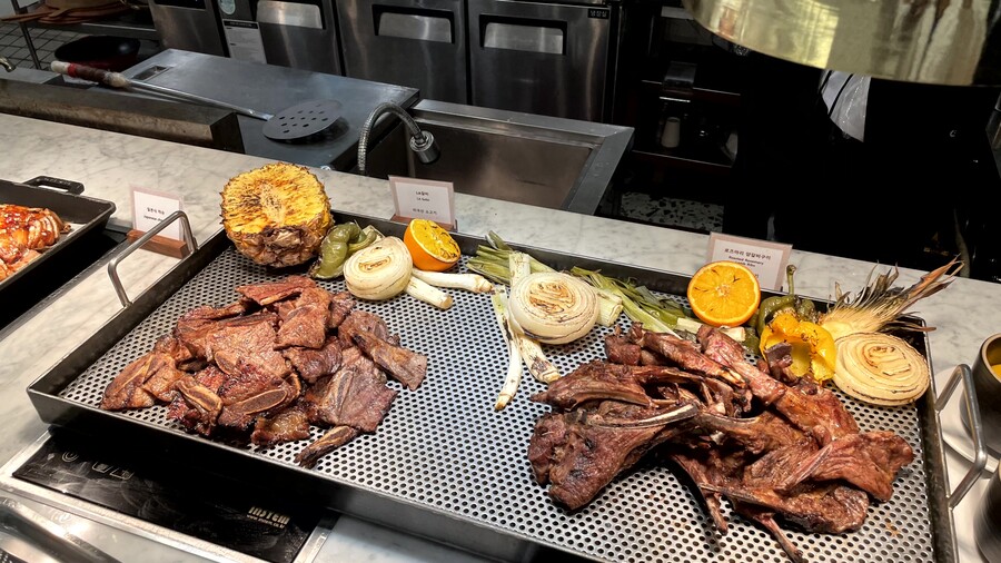 메뉴만 60가지 넘는 호텔뷔페_10.jpg