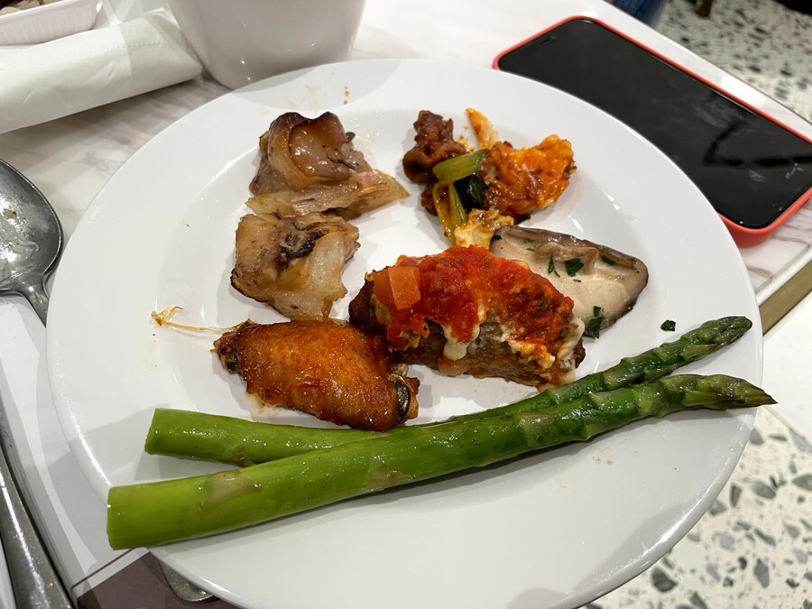 메뉴만 60가지 넘는 호텔뷔페_15.jpg