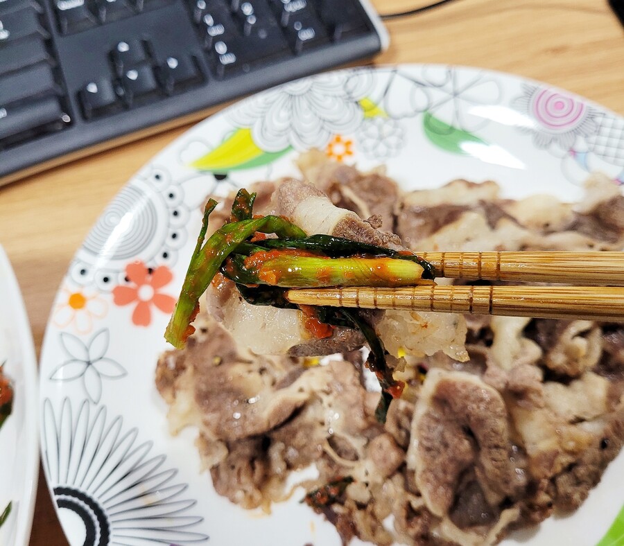 냉동우삼겹구이 + 파김치_3.jpg