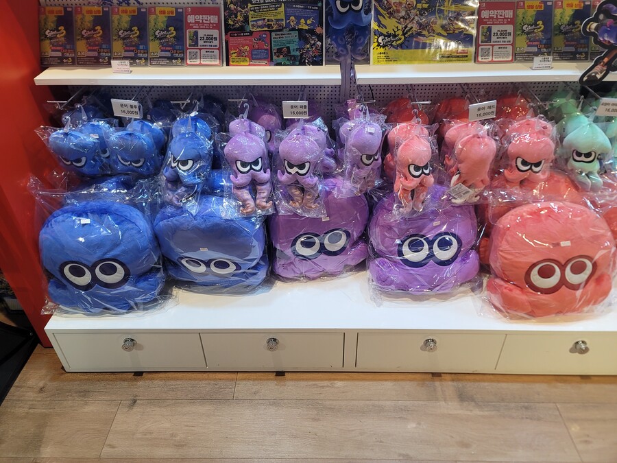 오징어에 이어 문어쿠션도 득 용산 닌텐도매장_1.jpg