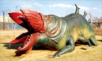 영화 한강의괴물을 죽인뒤 사람들끼리 조리해 먹는다면?_2.jpg