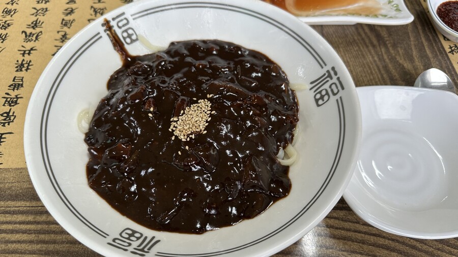 오늘 블랙데이라서 수타짜장면 먹었습니다. 옛날짜장 너무 좋아. | 음식 갤러리 오늘 블랙데이라서 수타짜장면 먹었습니다. 옛날짜장 너무 좋아.... 