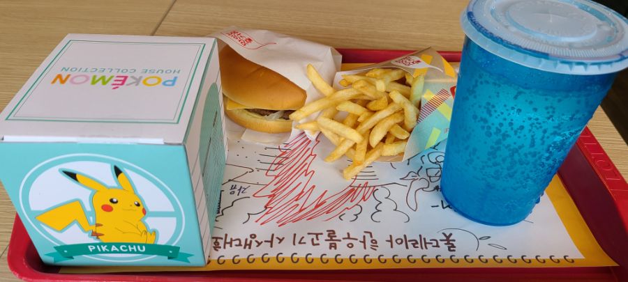 점심에 먹은 롯데리아(포켓몬콜라보)_1.jpg