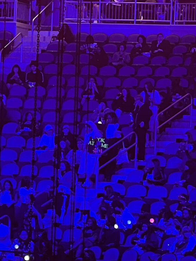 BTS) 슈가 콘서트에 등장한 웨딩드레스 아미_1.jpg