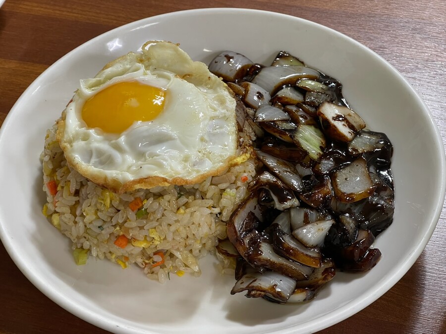 볶음밥에 짜장을 올리면 하수라고요?_4.jpeg