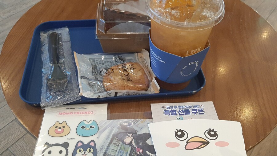 블루아카) 달콤커피 교대점도 갔다옴_4.jpg