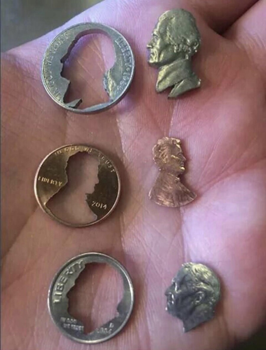 동전의 머리를 오려내었다..jpg_1.jpg