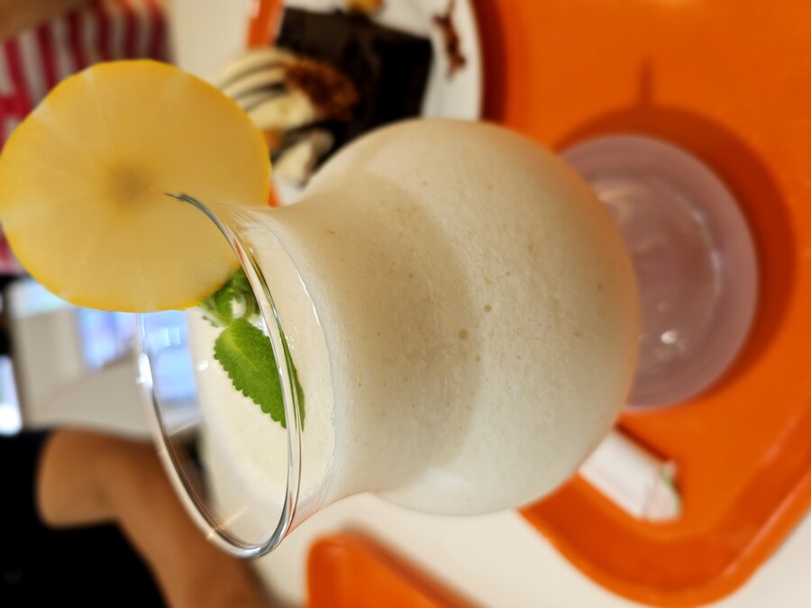 쉬는날 동네 카페가서 먹었던것_2.jpg