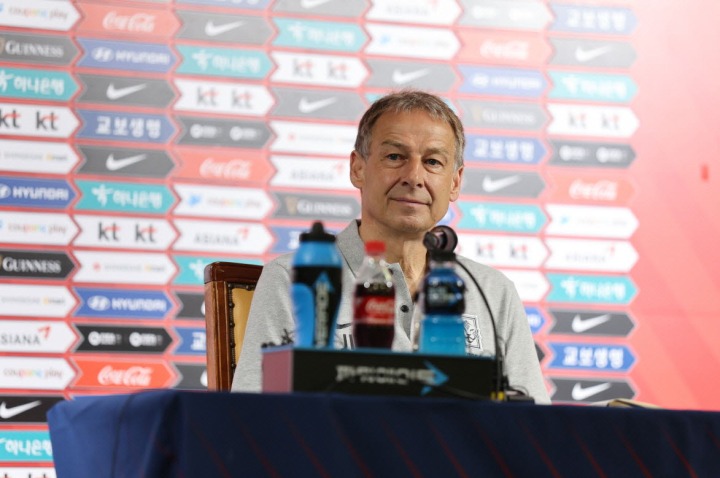 [포맷변환][사진6] 위르겐 클리스만 감독(대한민국 축구국가대표팀 소집명단 발표).jpg