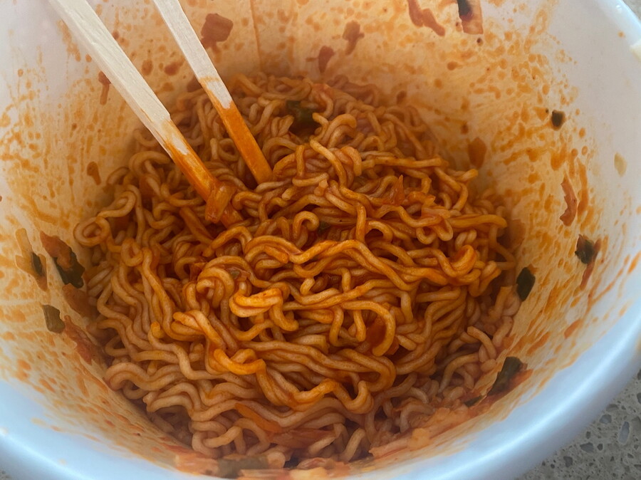 오뚜기 참기름 김치볶음면~~~_2.jpg