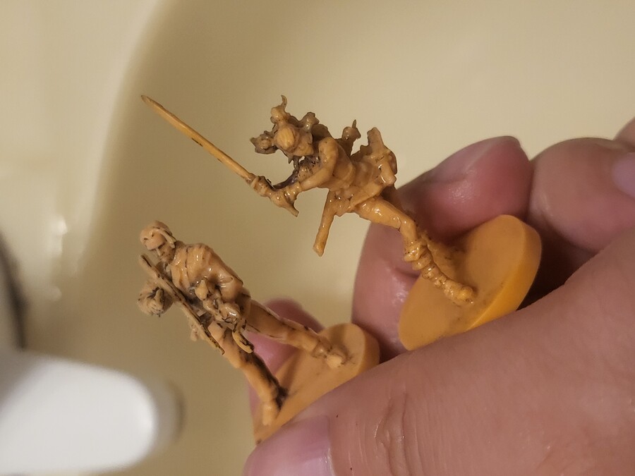 도색) 칠한 미니어처를 지울 때 모델용 페인트 리무버를 쓰자._3.jpg