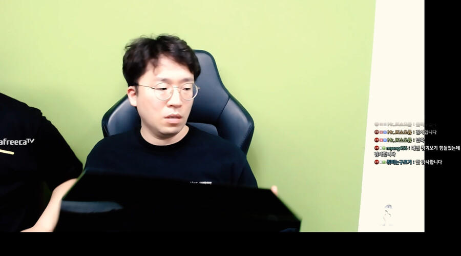 철권) 국제 대회 출국하는 무릎 근황.jpg_1.jpg