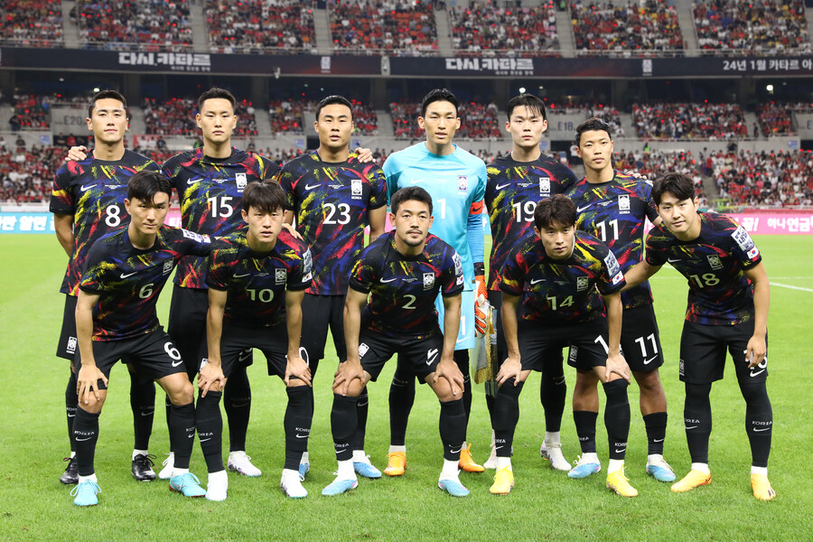 [공식발표]클린스만호 FIFA랭킹28위로 한 계단 하락.. 아르헨1위, 일본20위_1.jpg