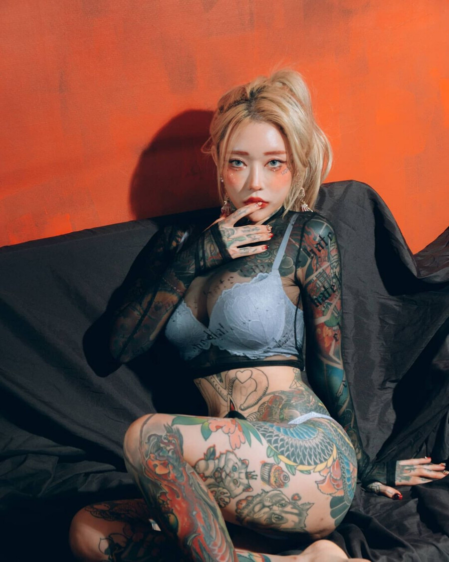 (ㅇㅎ) 호불호 씨게 갈리는 전신문신녀.jpg_17.png