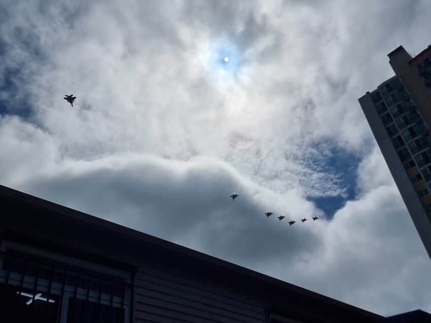 부산에 뜬 프랑스 공군 라팔 전투기.PNG_1.jpg