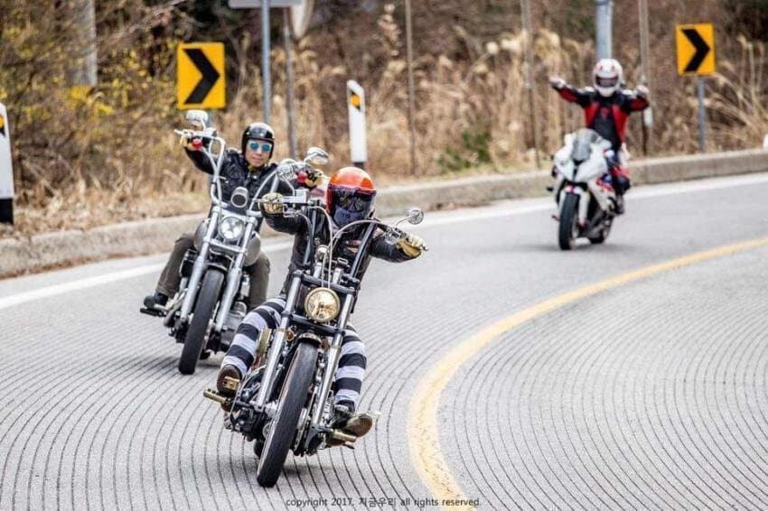무언가 수상한 오토바이 짤 모음집_5.jpg