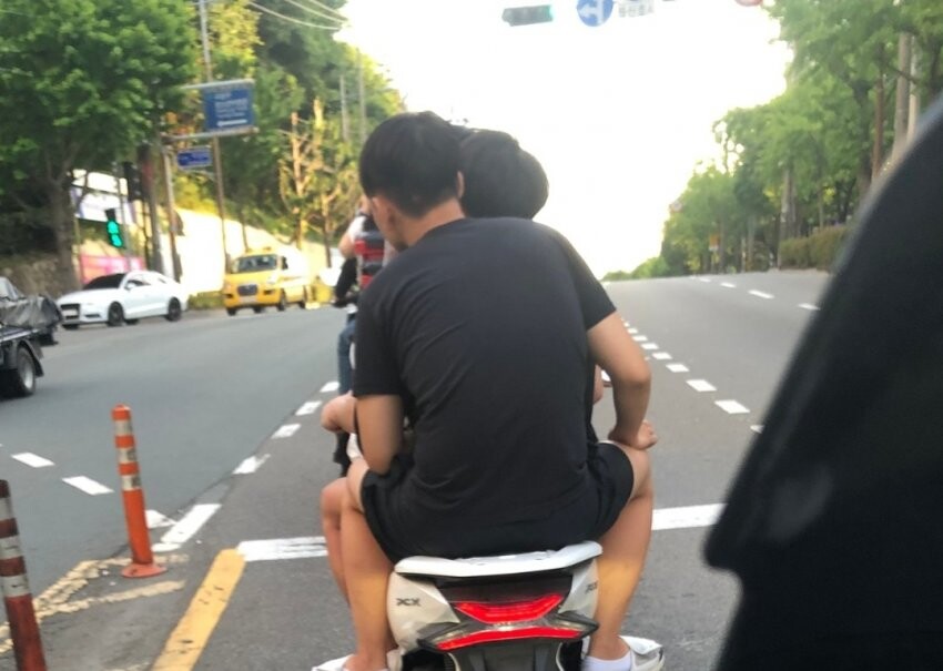 무언가 수상한 오토바이 짤 모음집_7.jpg