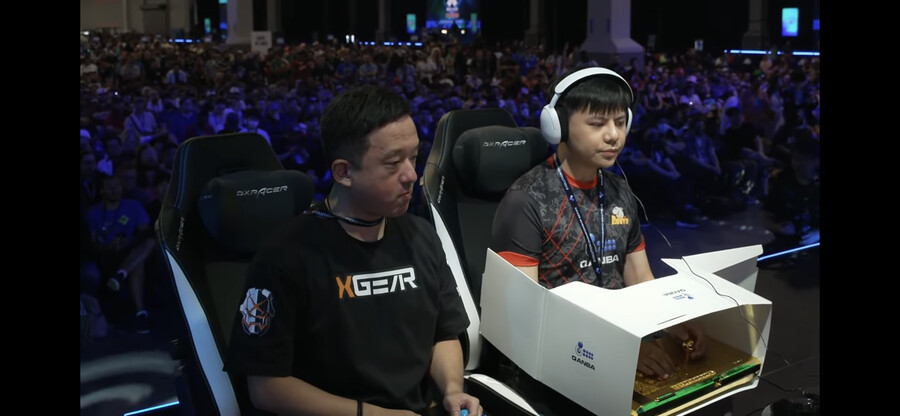 격겜)한국 선수들만 눈으로 컨트롤러 보는거 경계한다_1.png