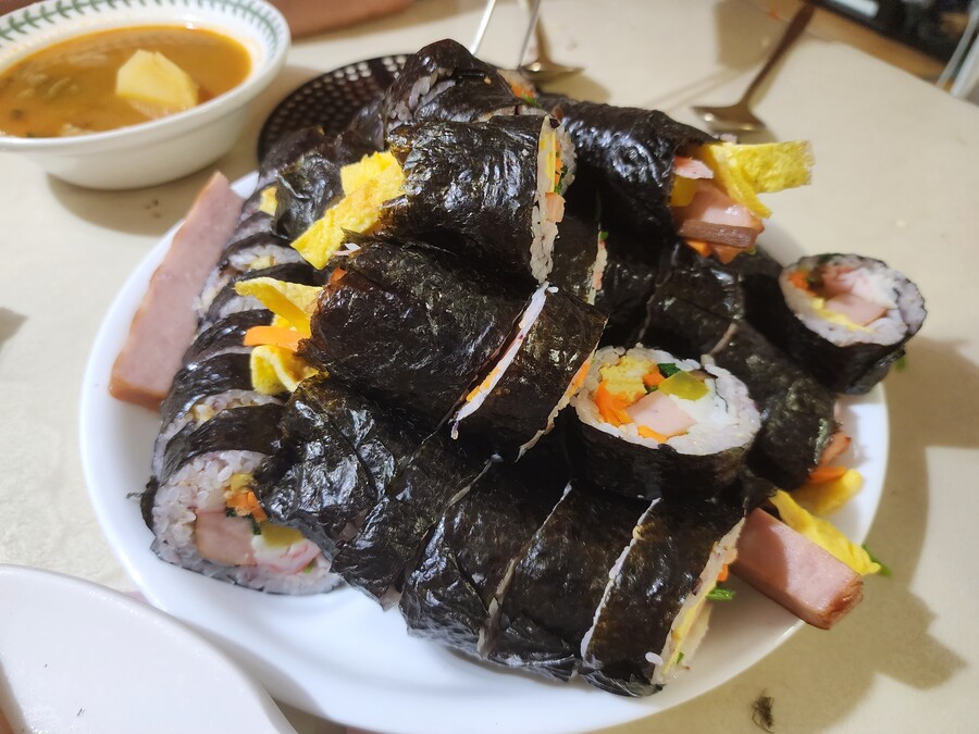 역시 김밥은 집에서 싸먹는 게 맛있다 | 유머 게시판 역시 김밥은 집에서 싸먹는 게 맛있다 | 유머 게시판 | 루리웹