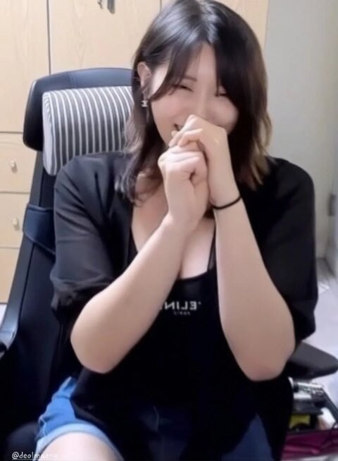 웹툰 박지 작가 근황.mp4-유게이들 취향_3.jpg