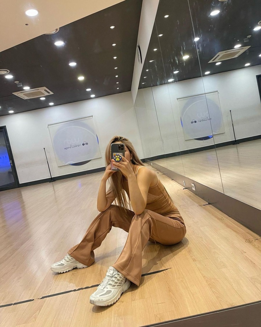 230903.솔라.인스타그램 3.jpg