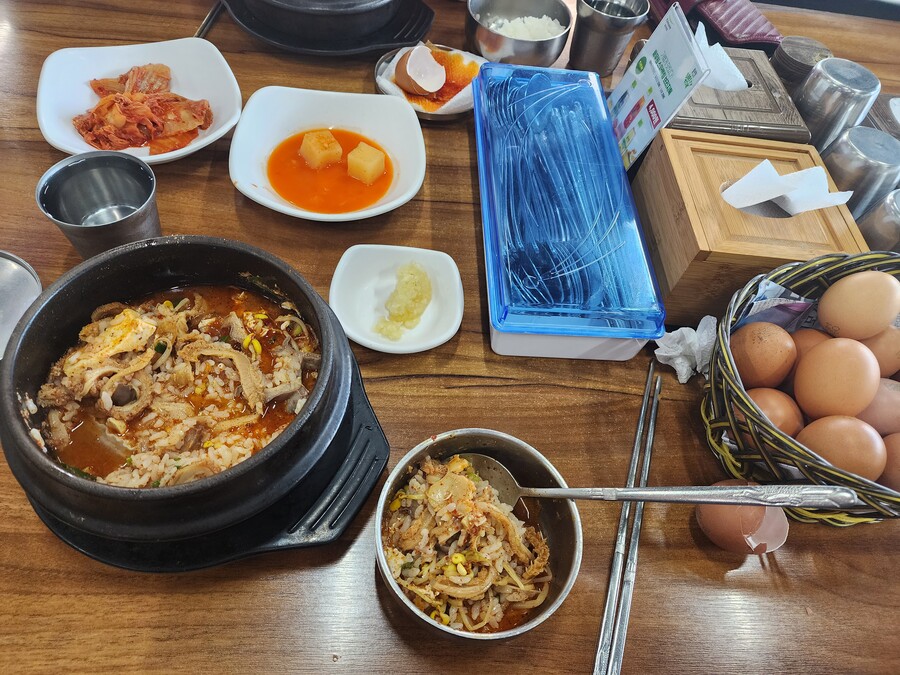 8년 만에 먹어보는 오랜 단골인 해장국집의 내장탕이야_2.jpg