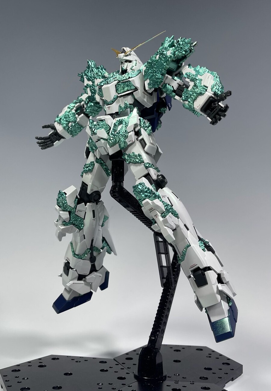 [MG]유니콘 건담 빛의 결정체 도색완성_13.jpg