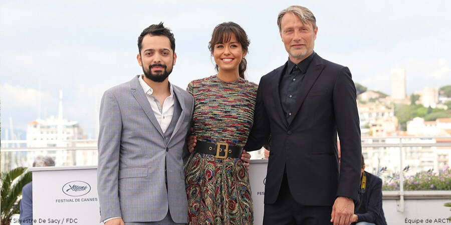 매즈 미켈슨, "덴마크 안에 있을 땐 제 키가 작은 줄 알았어요"_4.jpg