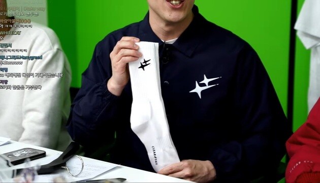 디맥) 하이츠 팝업스토어 의류굿즈 실물_8.jpg