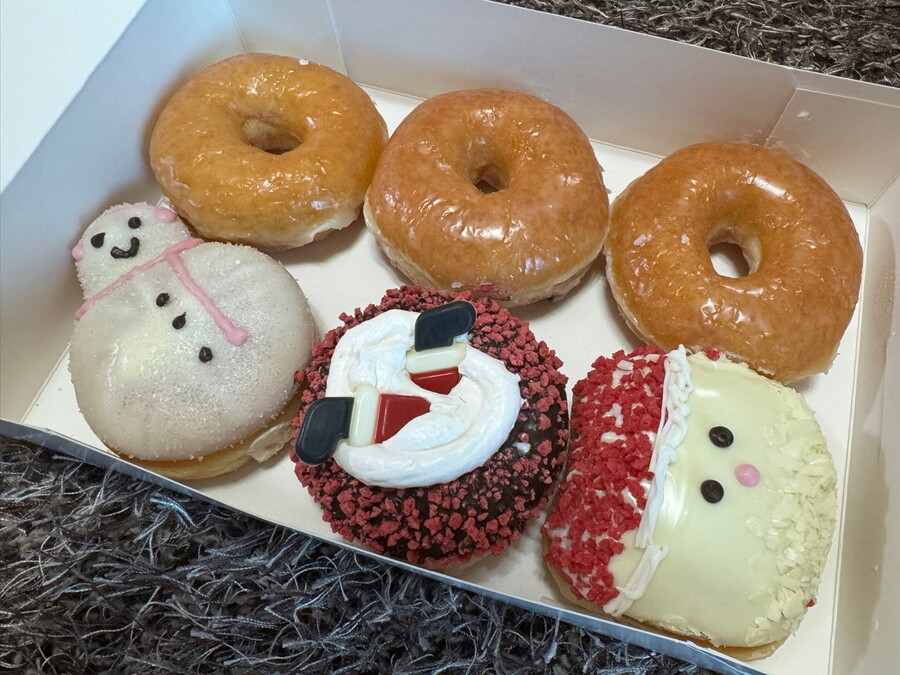 크리스피도넛 스노위 홀리데이 더즌~~~_3.jpg