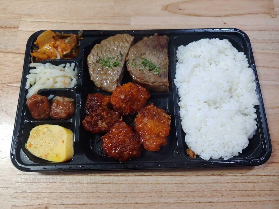 떡갈비바삭닭강정 도시락_2.jpg