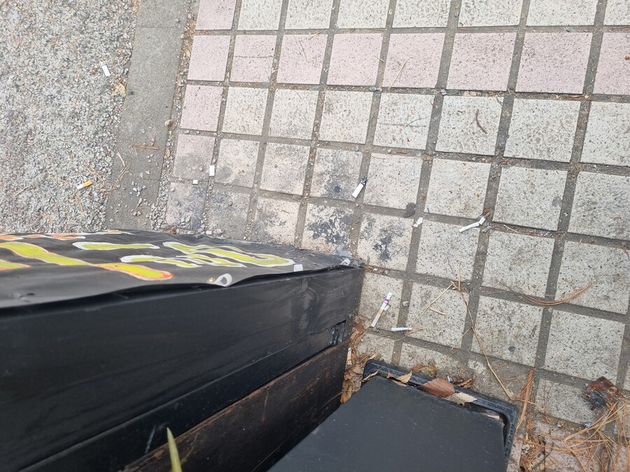 화분은 쓰레기통이 아니에요_1.jpg