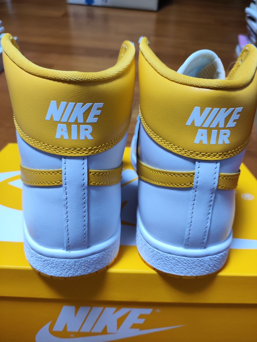 나이키 조던 에어쉽 SP 화이트 유니버시티골드_6.jpg