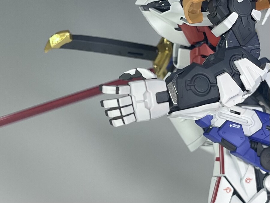 [MG] 한국한정 GBK-20 어스트레이 건담 풀도색 완성_6.jpg