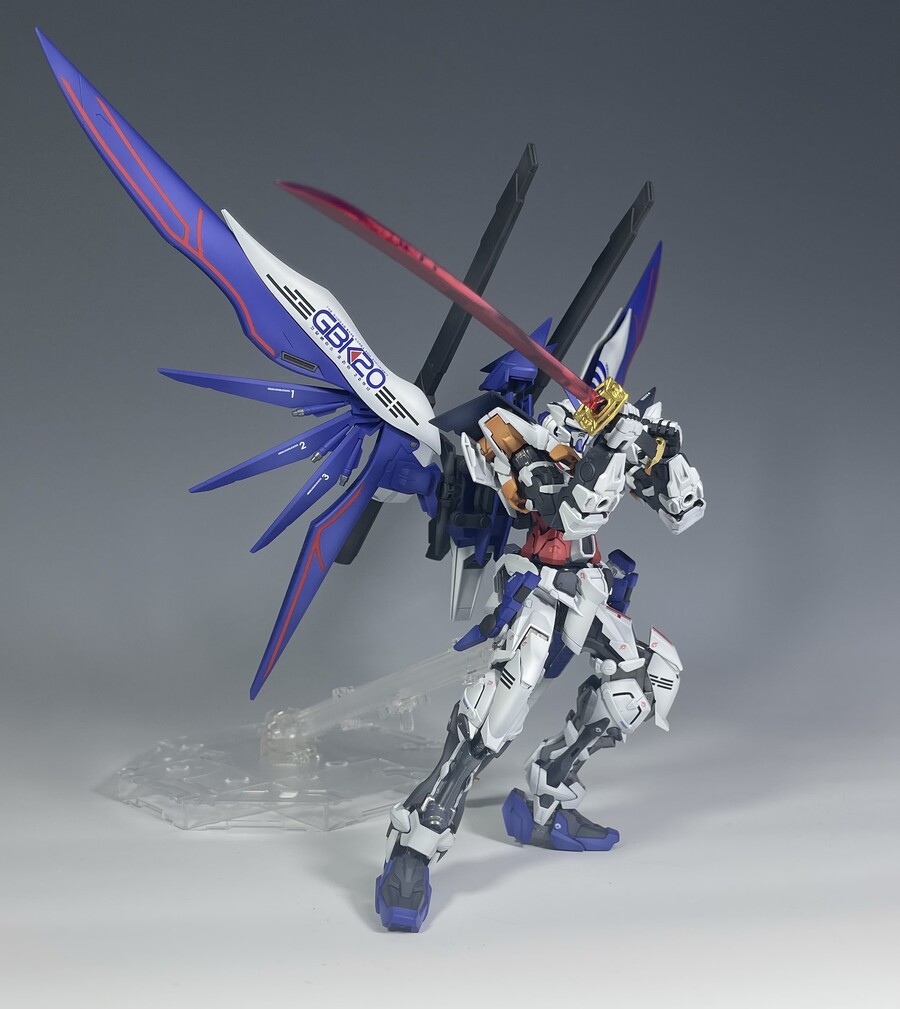 [MG] 한국한정 GBK-20 어스트레이 건담 풀도색 완성_12.jpg