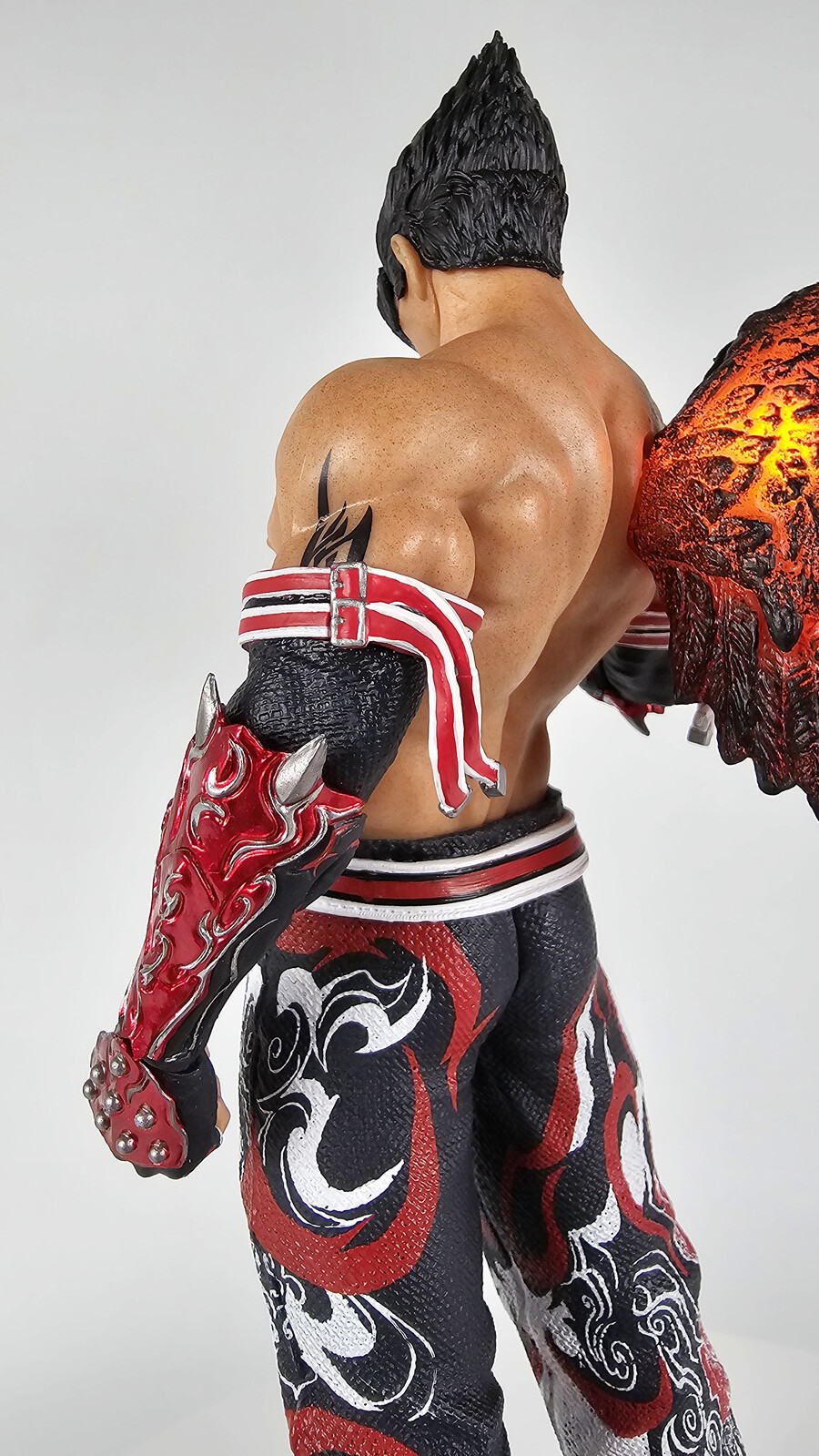 반남코, 철권 8 흑요석님 공식 일러스트 및 한정판 발광 피규어 실물 이미지 공개_14.jpg