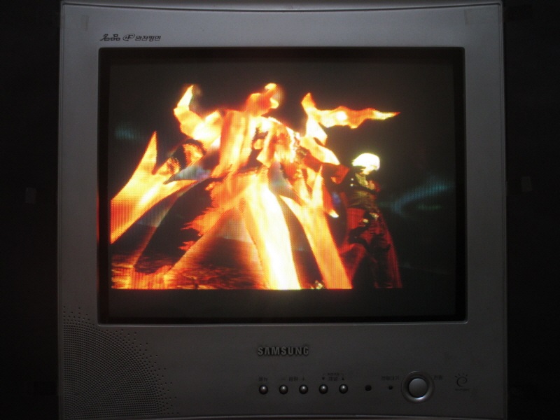 데빌 메이 크라이 2 (4) - 브라운관 티비 화면_20.jpg