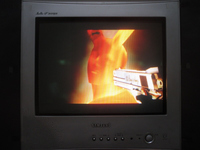 데빌 메이 크라이 2 (4) - 브라운관 티비 화면_21.jpg