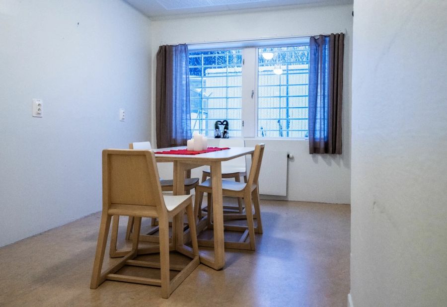 노르웨이 연쇄살인범의 감옥_8.webp