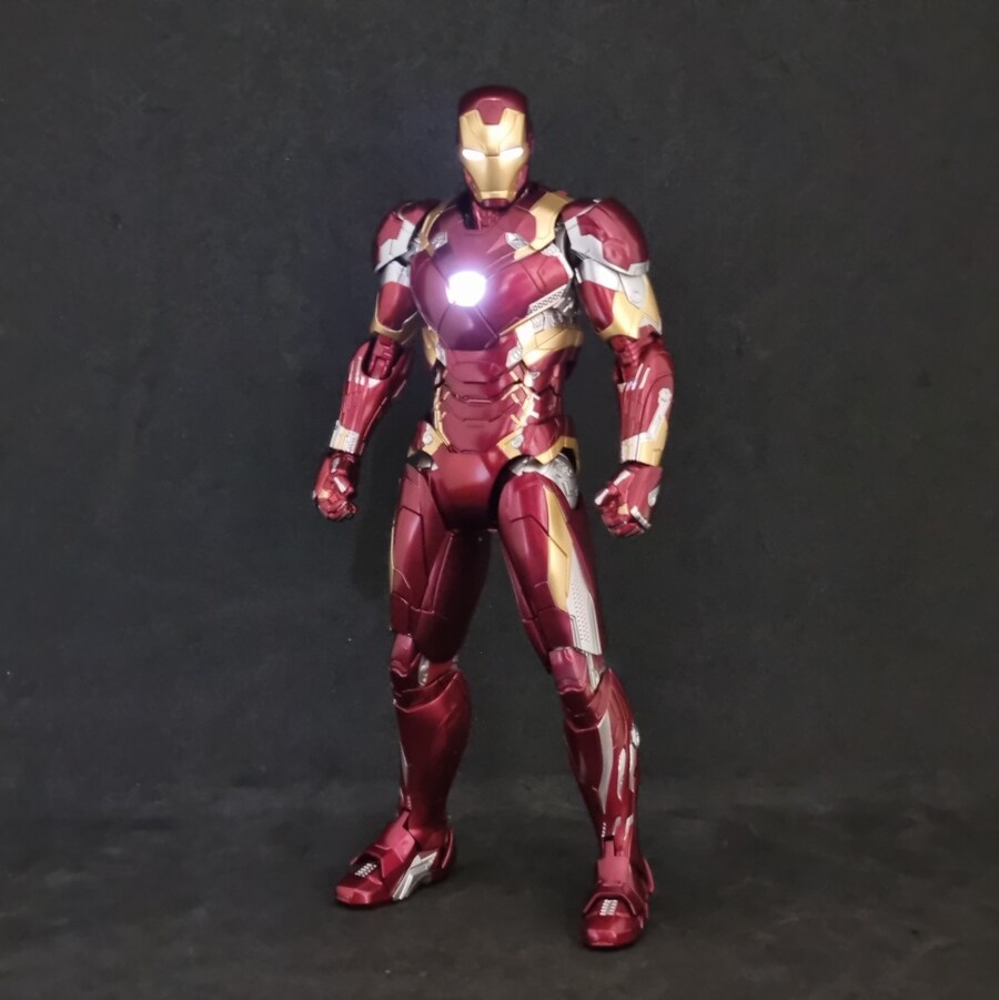 쓰리제로 아이언맨 마크46 (THREEZERO DLX IRONMAN MK46)_1.jpg